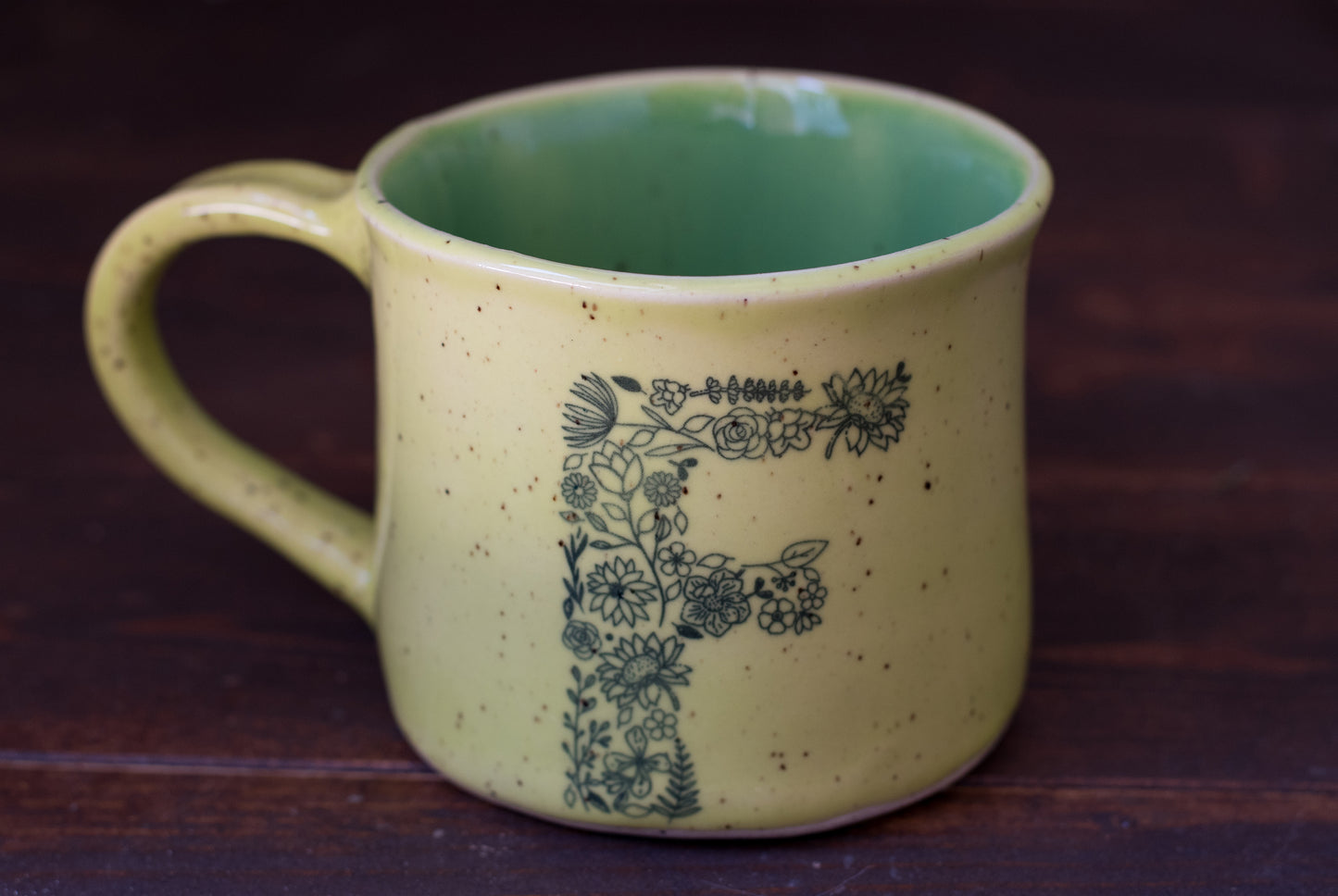 Monogram Mug "F" in Pear