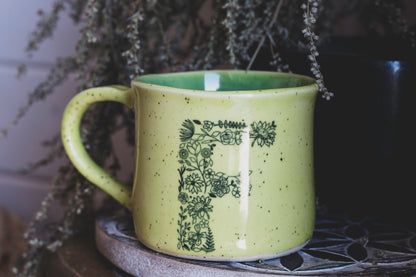 Monogram Mug "F" in Pear